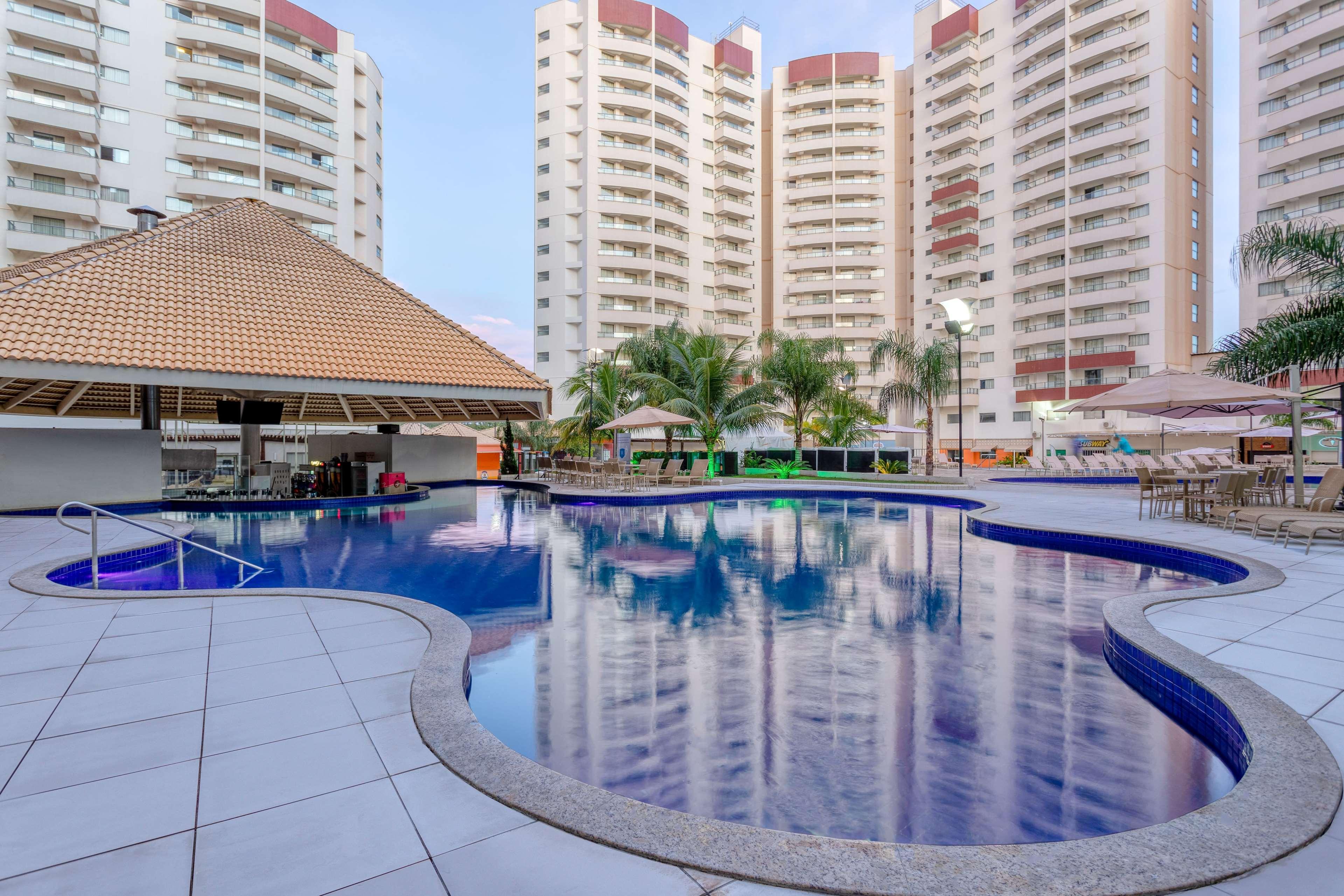 Wyndham Olimpia Royal Hotels Extérieur photo The swimming pool at the hotel